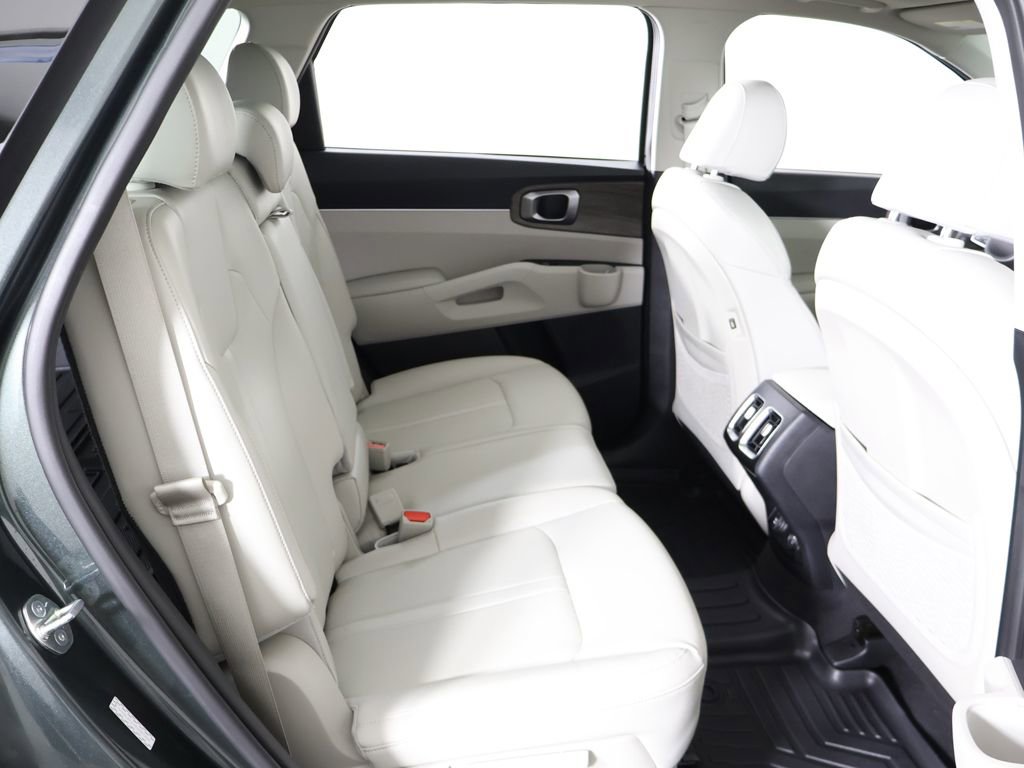 Used 2023 Kia Sorento S w/ Panoramic Sunroof Package AWD/4WD image 37
