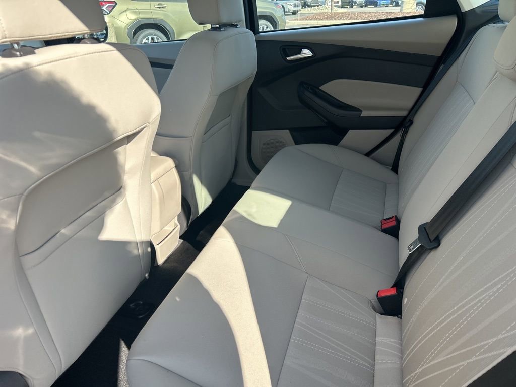Used 2015 Ford Focus SE w/ SE Cold Weather Package image 12