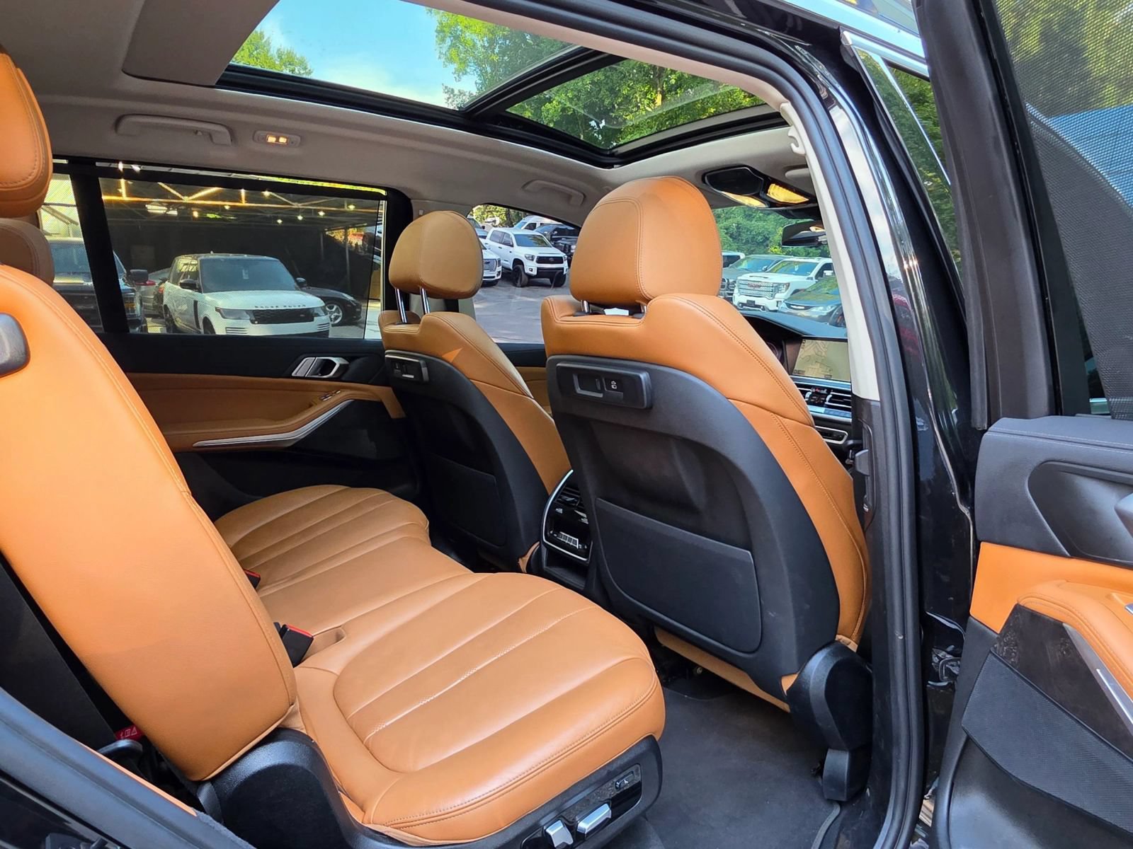 Used 2022 BMW X7 xDrive40i w/ Premium Package AWD/4WD image 41