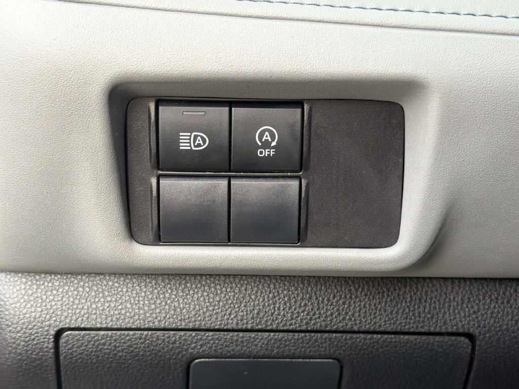 Used 2023 Toyota Highlander L FWD image 33