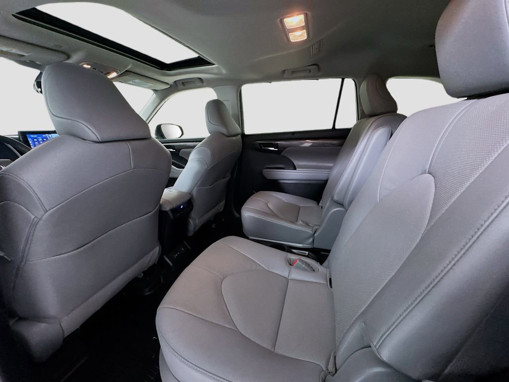 Used 2022 Toyota Highlander Limited image 22