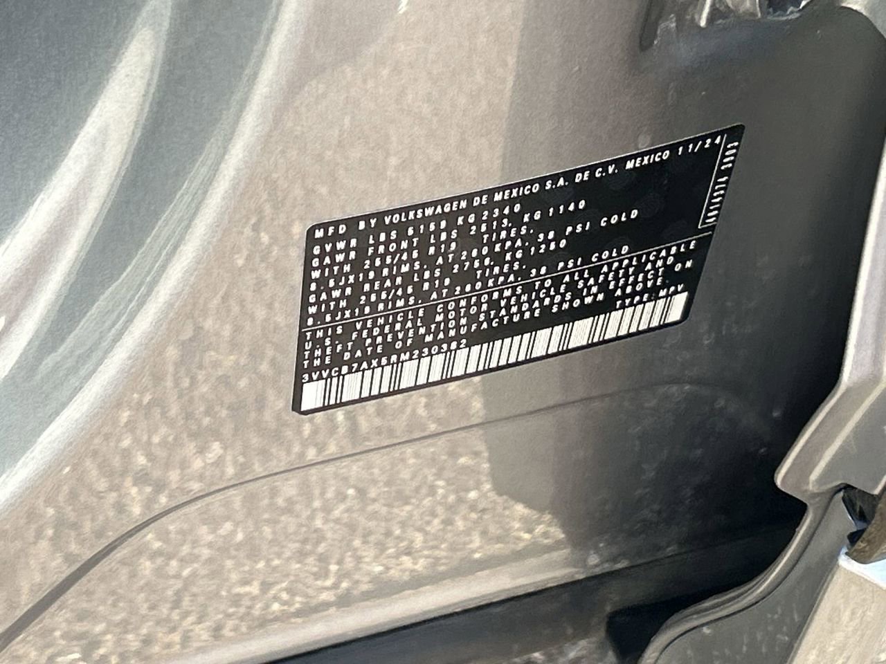 Certified 2024 Volkswagen Tiguan SE R-Line FWD image 30