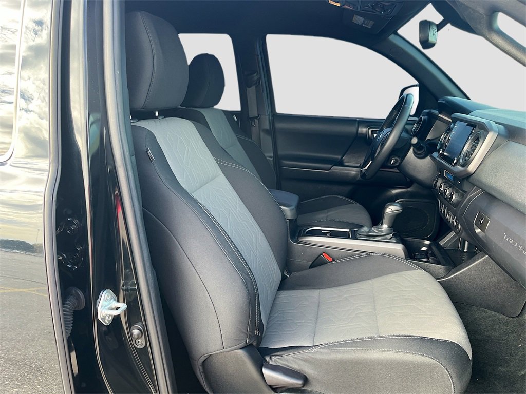 Used 2022 Toyota Tacoma TRD Off-Road image 27