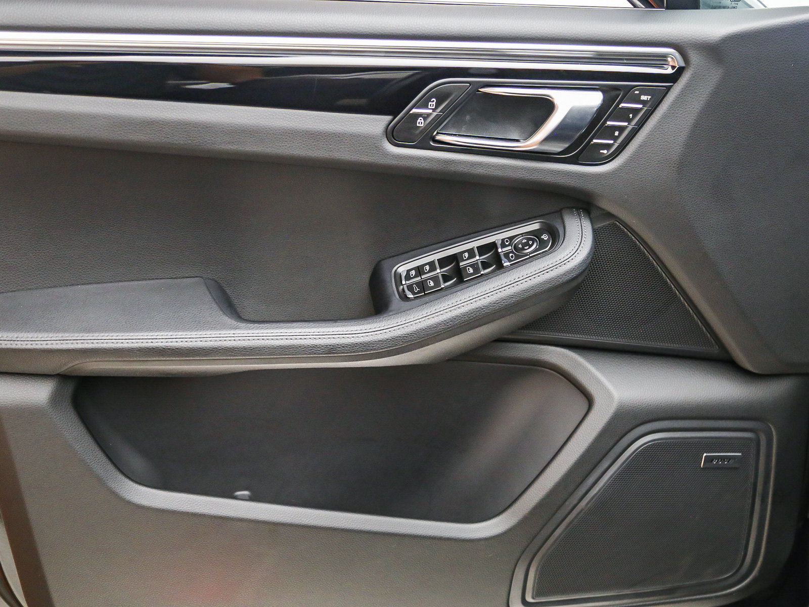 Certified 2026 Porsche Macan AWD/4WD image 27