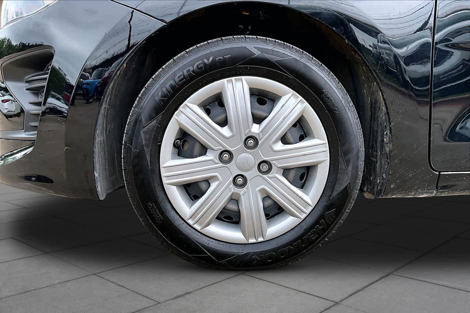 Used 2023 Kia Rio S FWD image 11