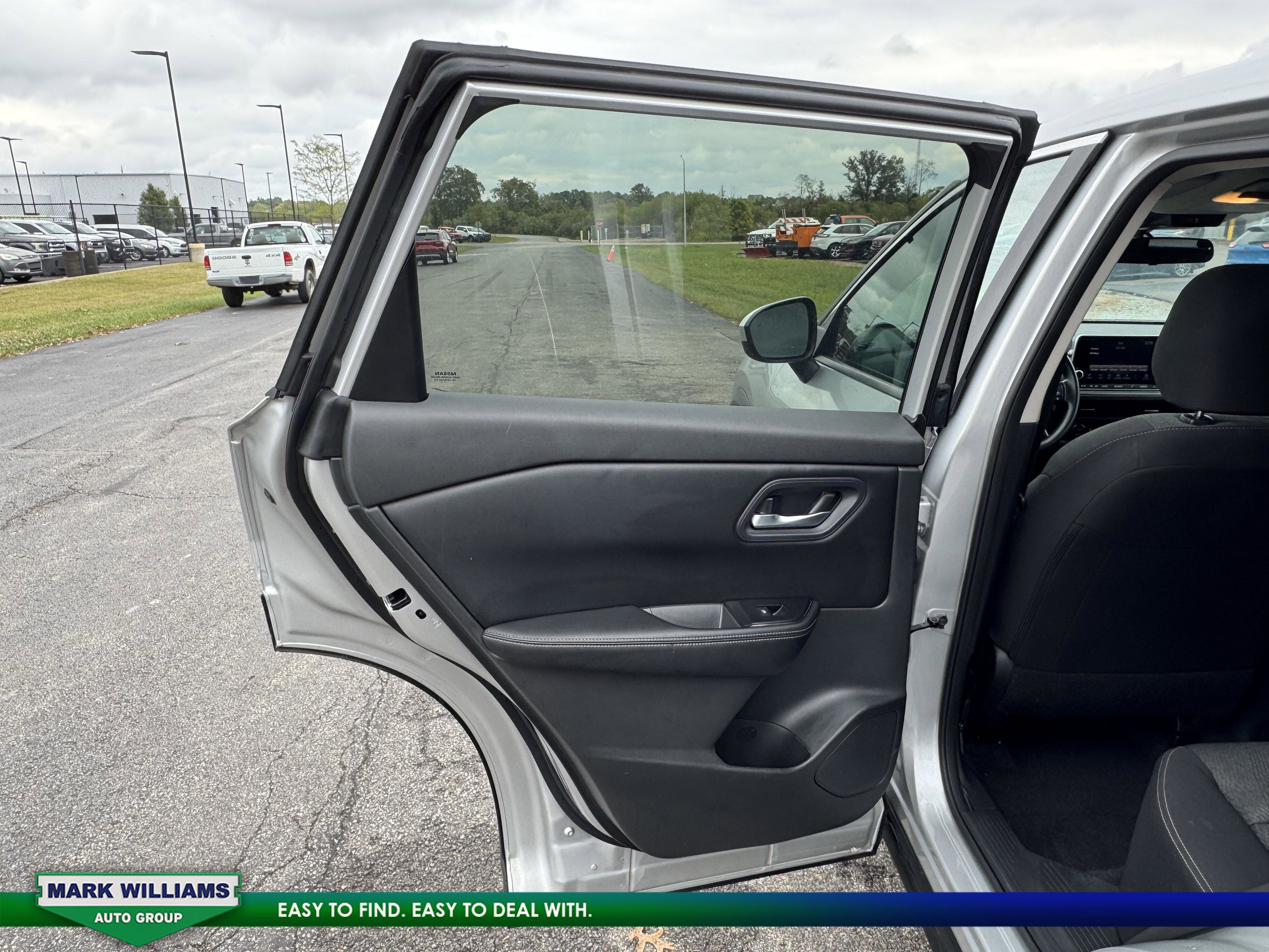 Used 2024 Nissan Rogue SV image 21