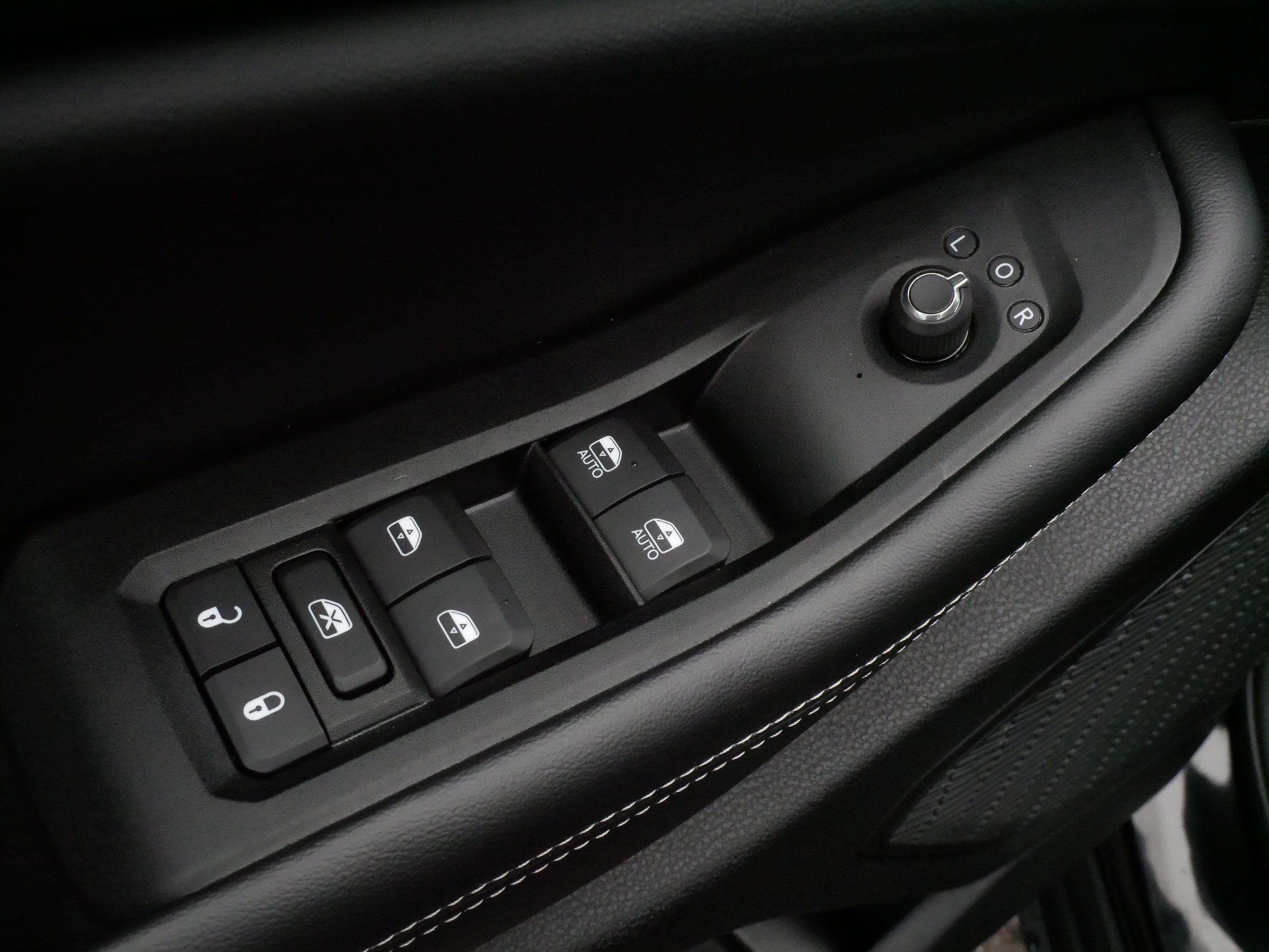 Used 2025 Jeep Grand Cherokee L Altitude AWD/4WD image 19