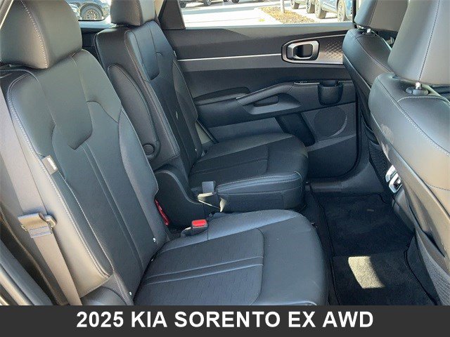 Certified 2025 Kia Sorento EX image 17