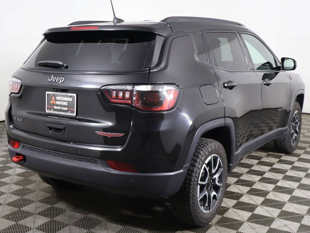 Used 2024 Jeep Compass Trailhawk image 8