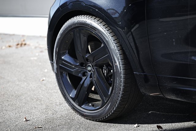 New 2025 Land Rover Discovery Metropolitan Edition image 6