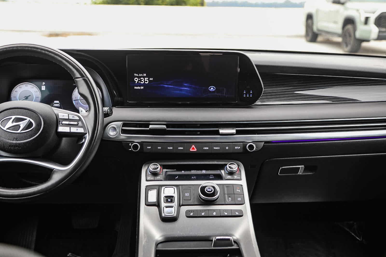 Used 2025 Hyundai Palisade Calligraphy FWD image 12
