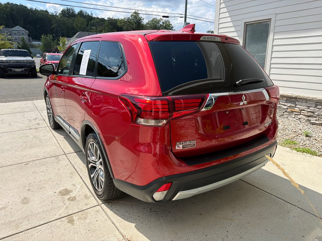 Used 2018 Mitsubishi Outlander SE AWD/4WD image 9