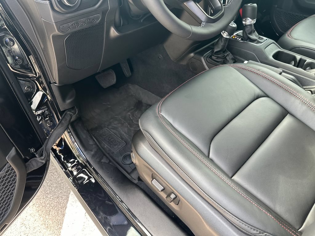 Used 2026 Jeep Wrangler Unlimited Rubicon AWD/4WD image 40