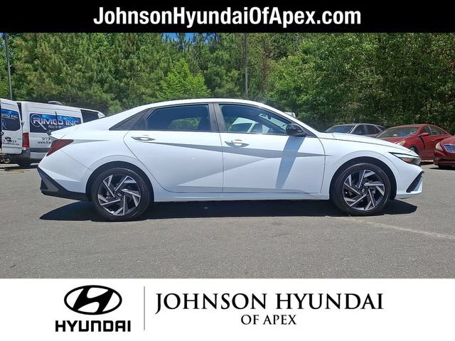 Certified 2025 Hyundai Elantra SEL FWD image 26