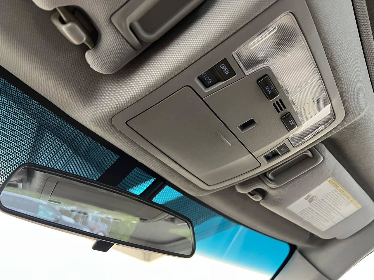 Used 2015 Toyota Camry SE w/ Moonroof Package FWD image 24