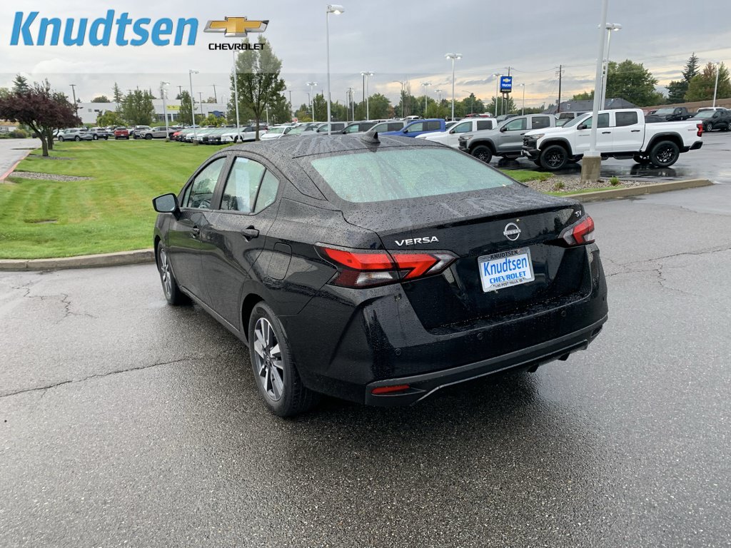 Used 2023 Nissan Versa SV FWD image 5