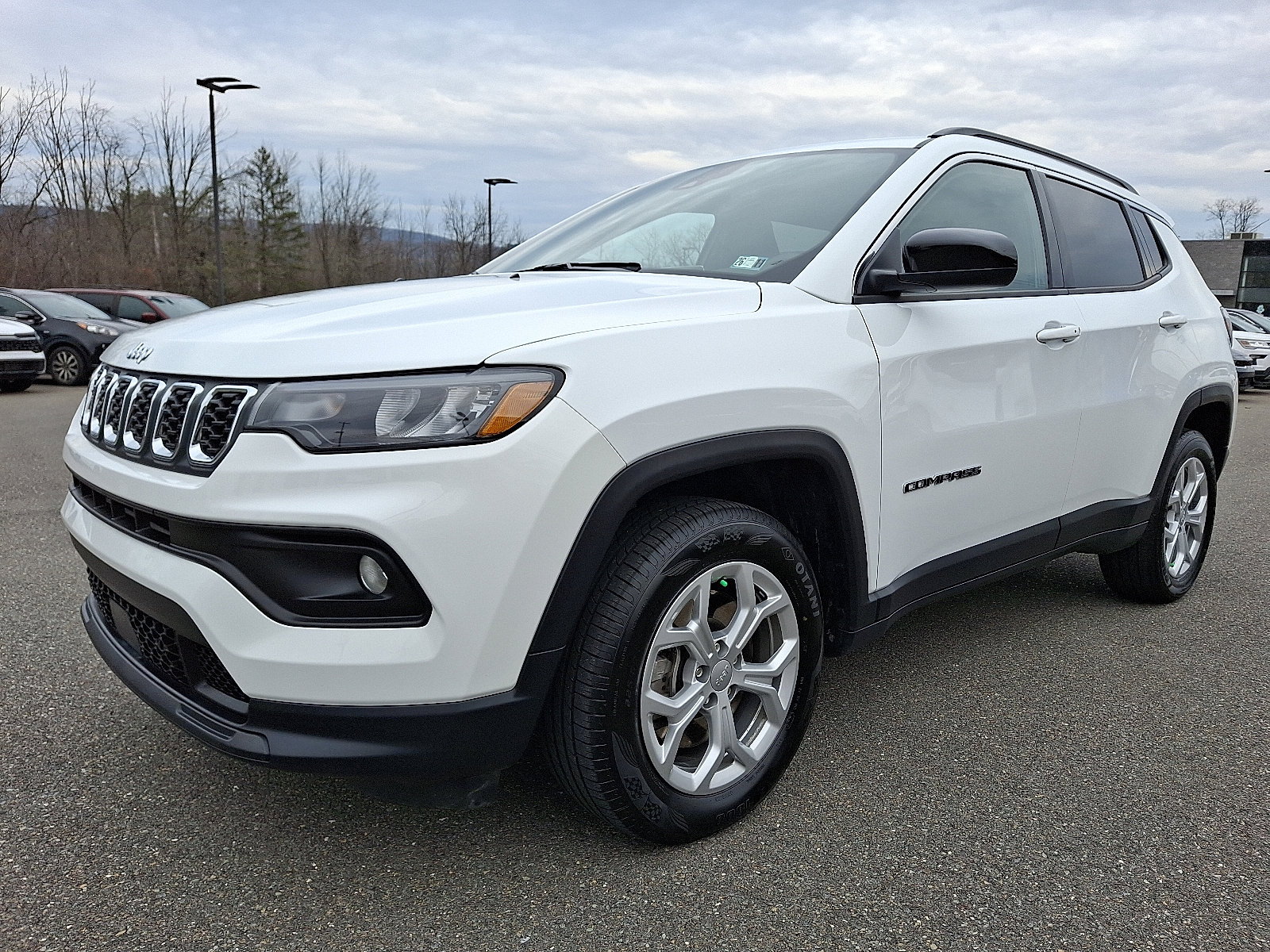 Used 2024 Jeep Compass Latitude image 3