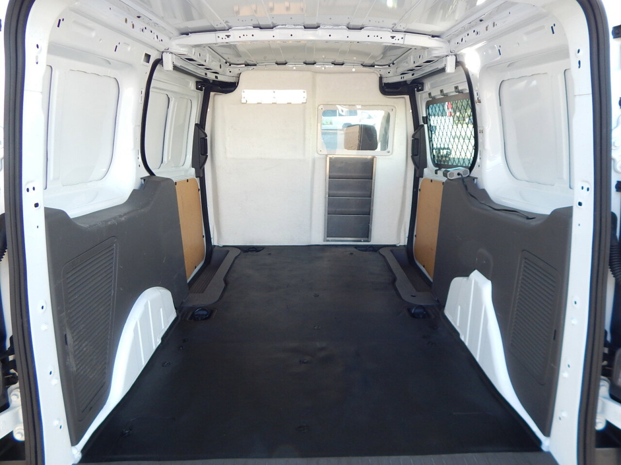 Used 2022 Ford Transit Connect XL image 3