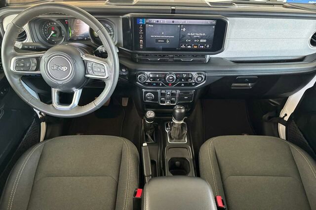Used 2024 Jeep Wrangler Unlimited Sahara AWD/4WD image 10