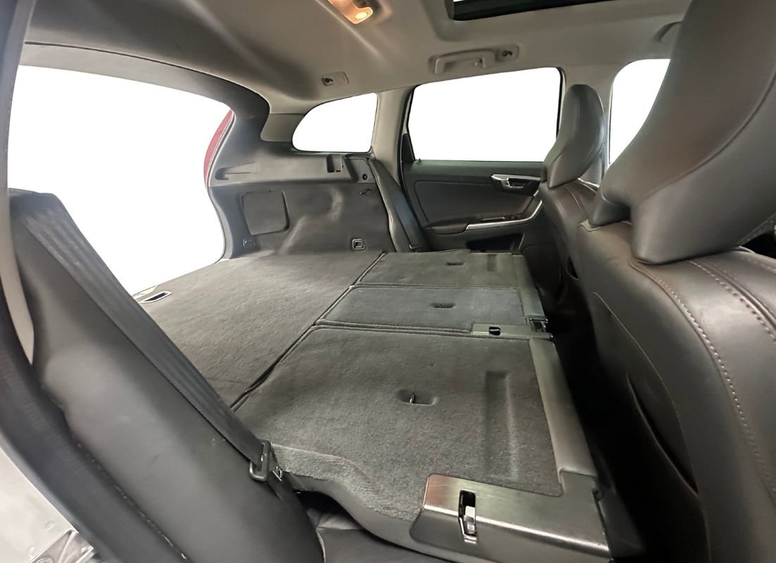 Used 2017 Volvo XC60 T6 Dynamic w/ Preferred Option Package image 14