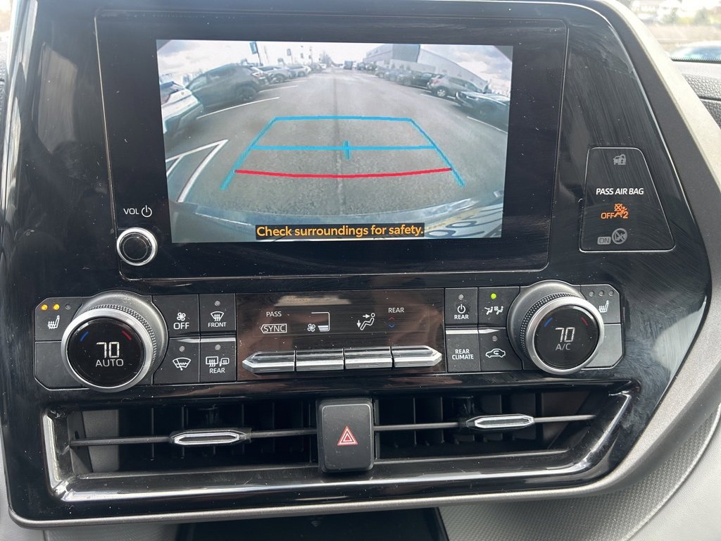 Used 2023 Toyota Highlander XLE image 12