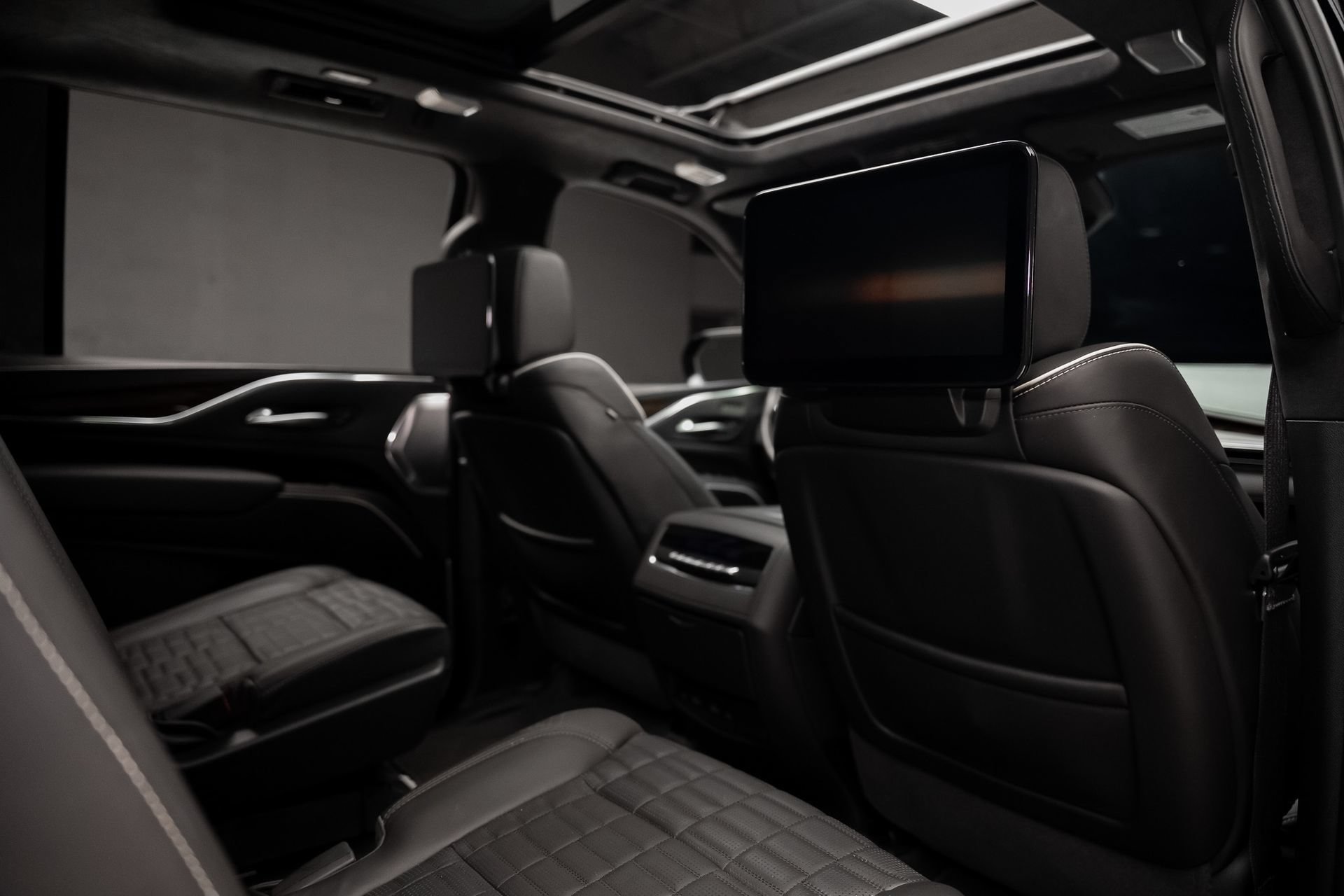 Used 2024 Cadillac Escalade ESV Sport Platinum w/ LPO, ONYX Package AWD/4WD image 73