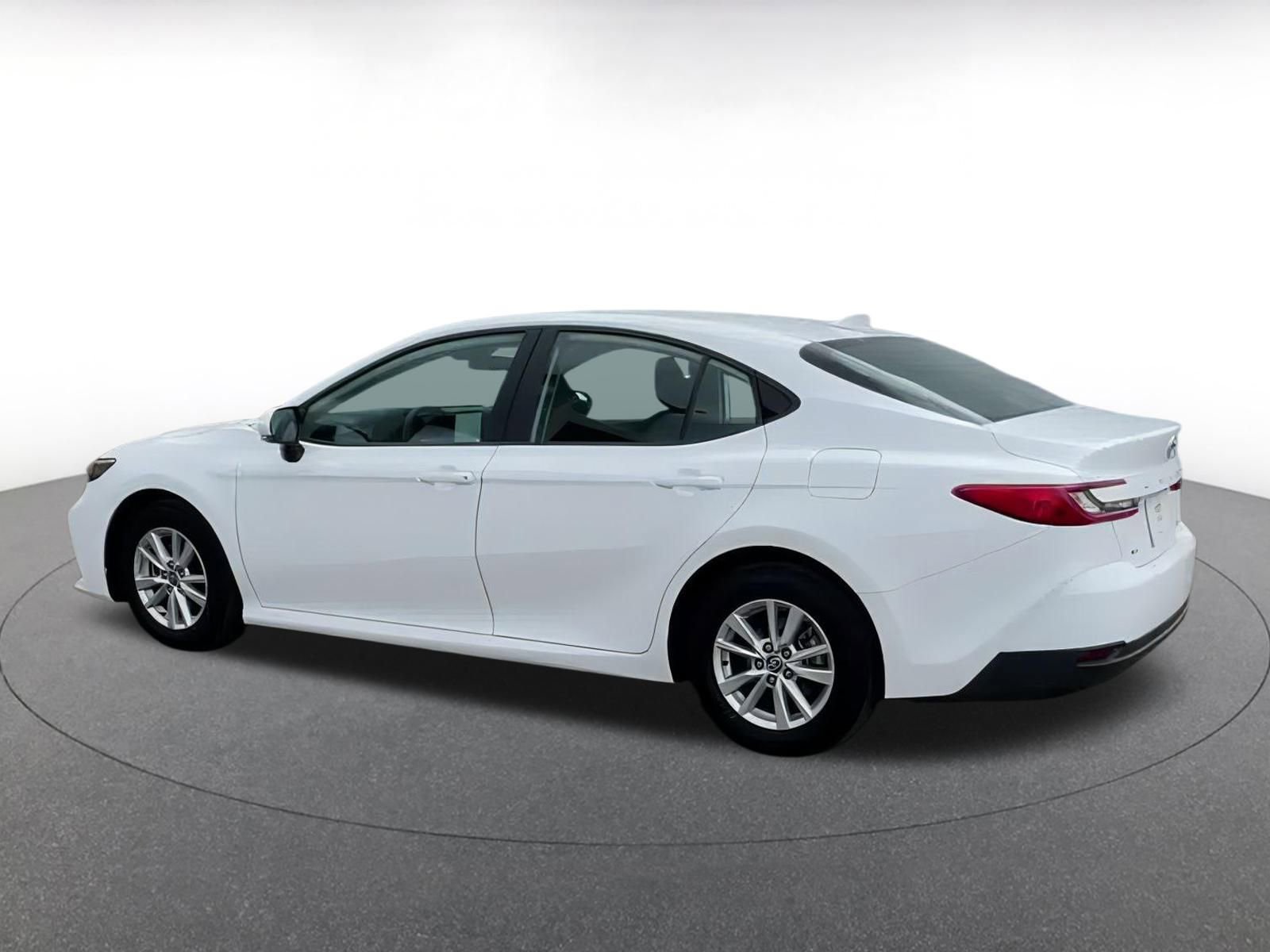 Used 2025 Toyota Camry LE image 10