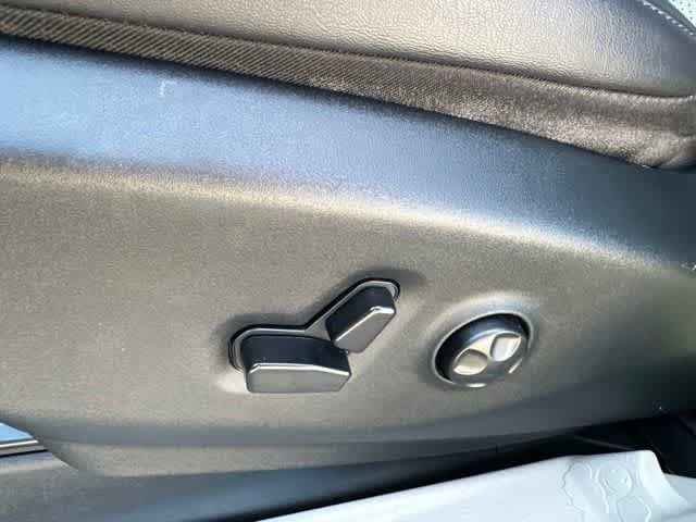 Certified 2024 Chrysler Pacifica Touring-L FWD image 8
