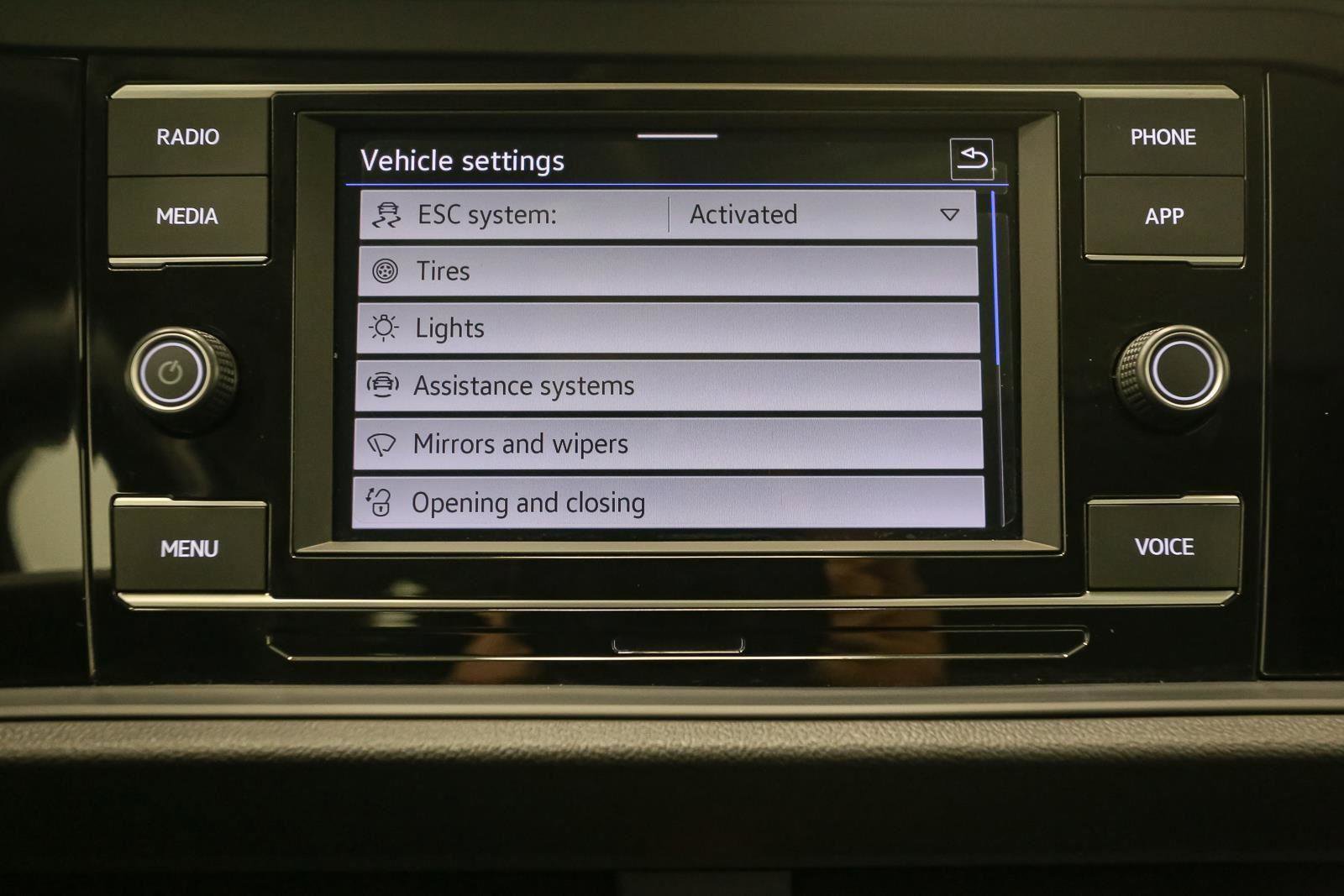 Used 2024 Volkswagen Jetta SE image 31