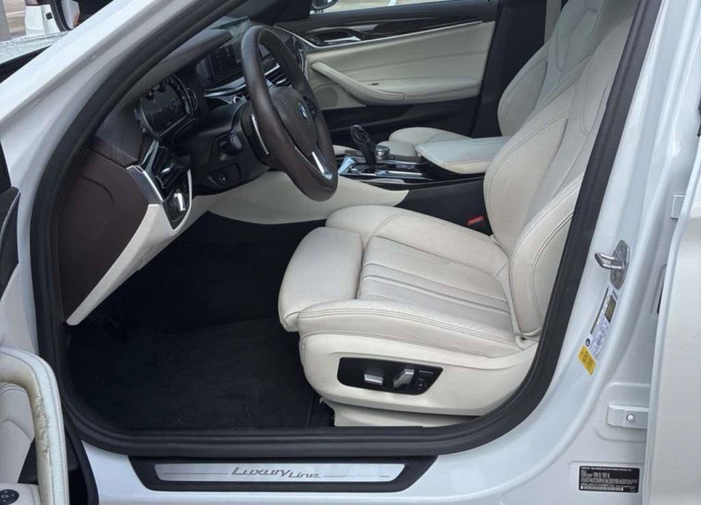Used 2017 BMW 530i RWD image 2