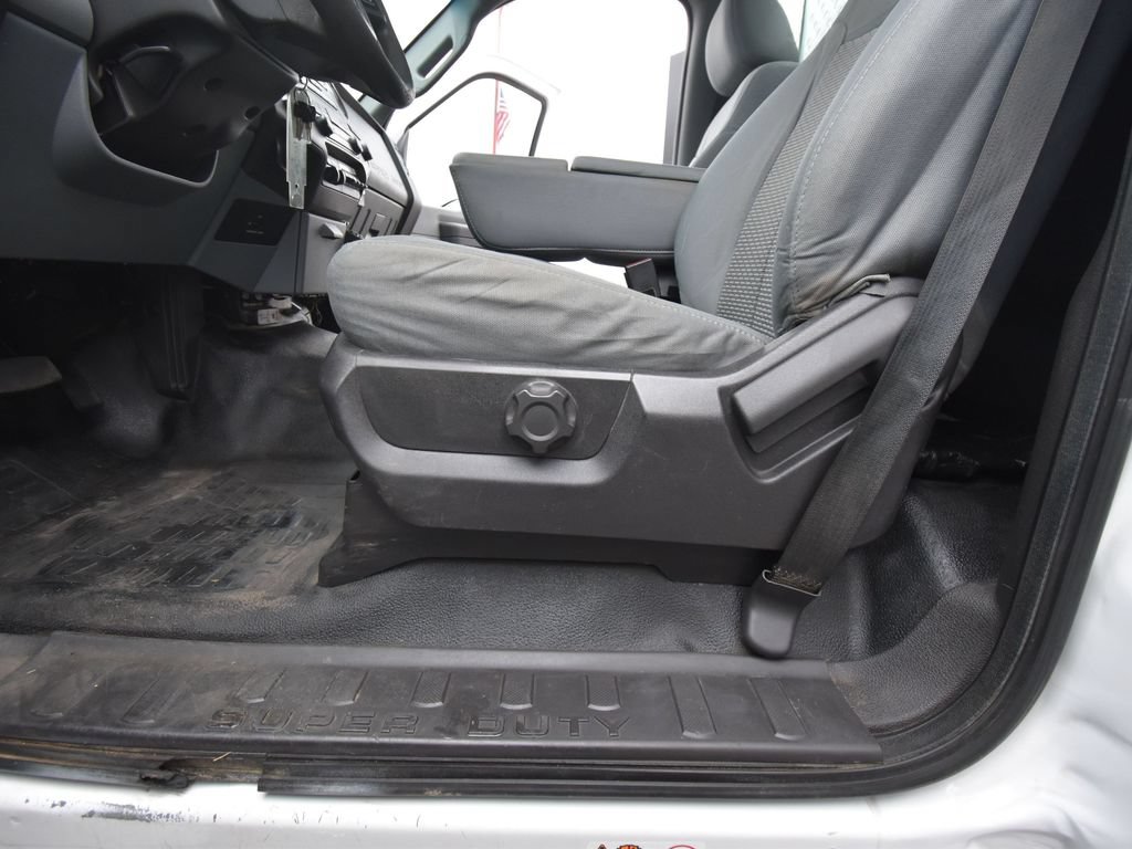Used 2016 Ford F550 4x4 Regular Cab Super Duty image 22