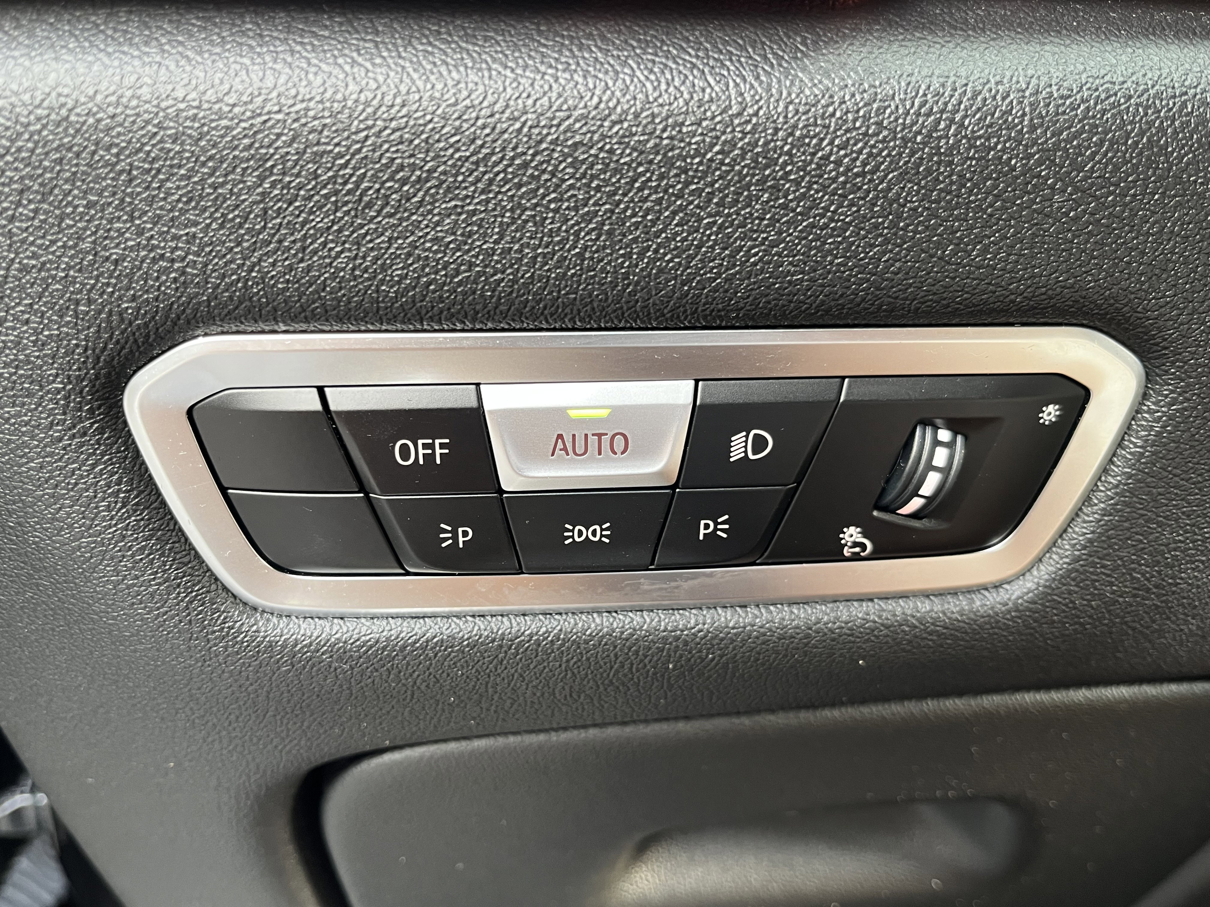 Used 2023 BMW X6 M50i w/ Climate Comfort Package image 23