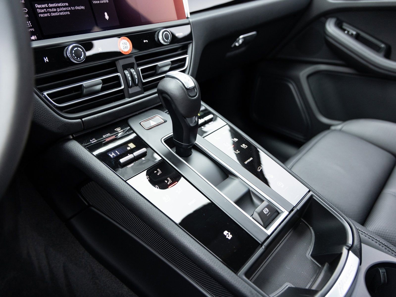 Certified 2026 Porsche Macan image 17