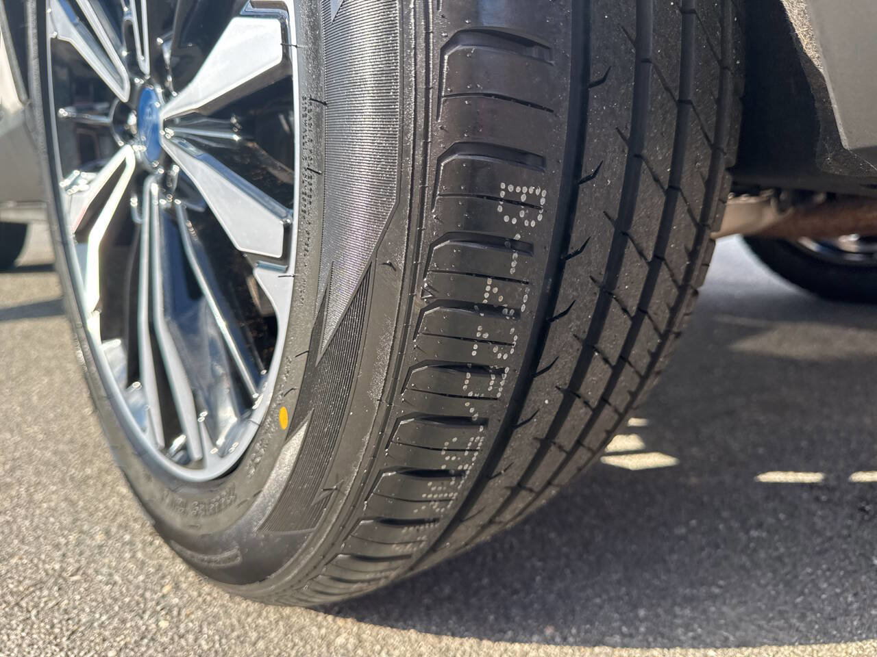 Used 2022 Ford Escape SE w/ SE Sport Appearance Package image 28