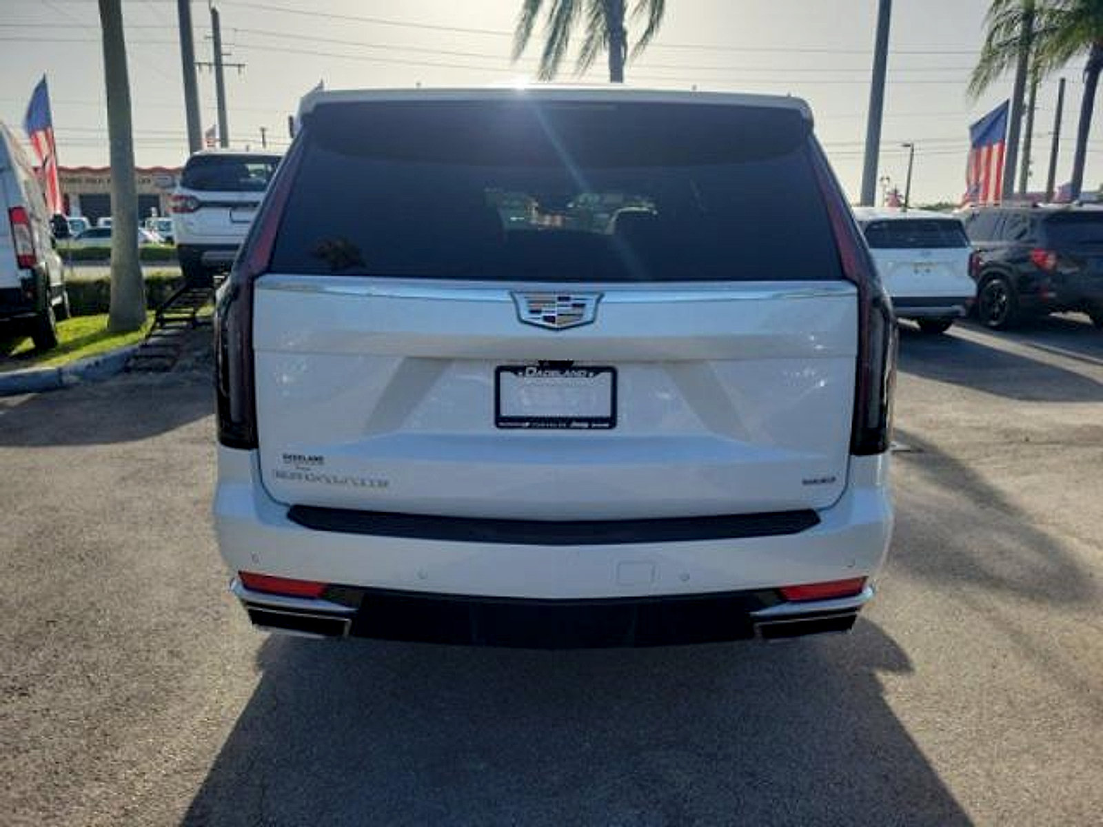 Used 2023 Cadillac Escalade ESV Premium Luxury w/ LPO, Floor Liner Package AWD/4WD image 6