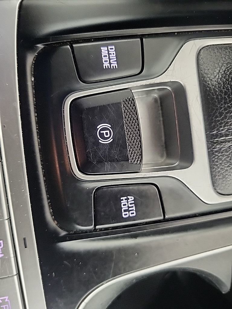 Used 2022 Kia Carnival LX image 20