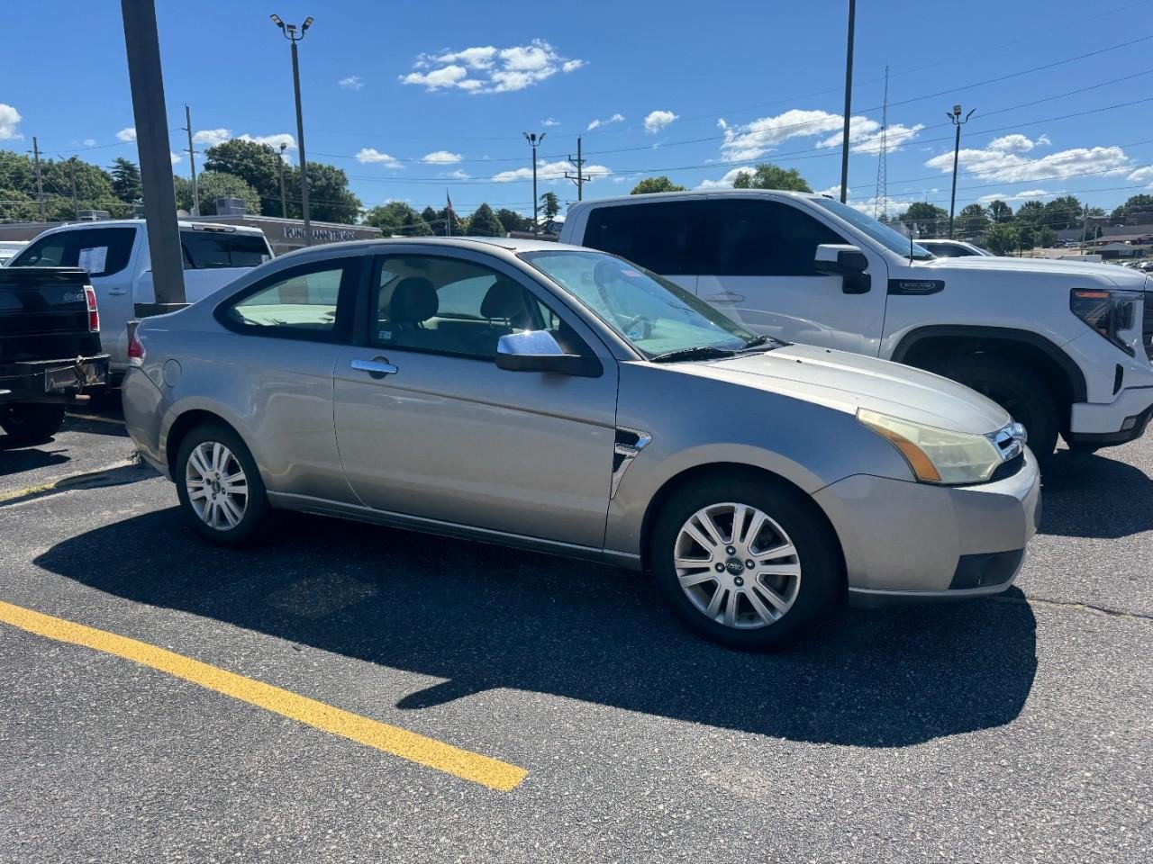 Used 2008 Ford Focus SE FWD image 2