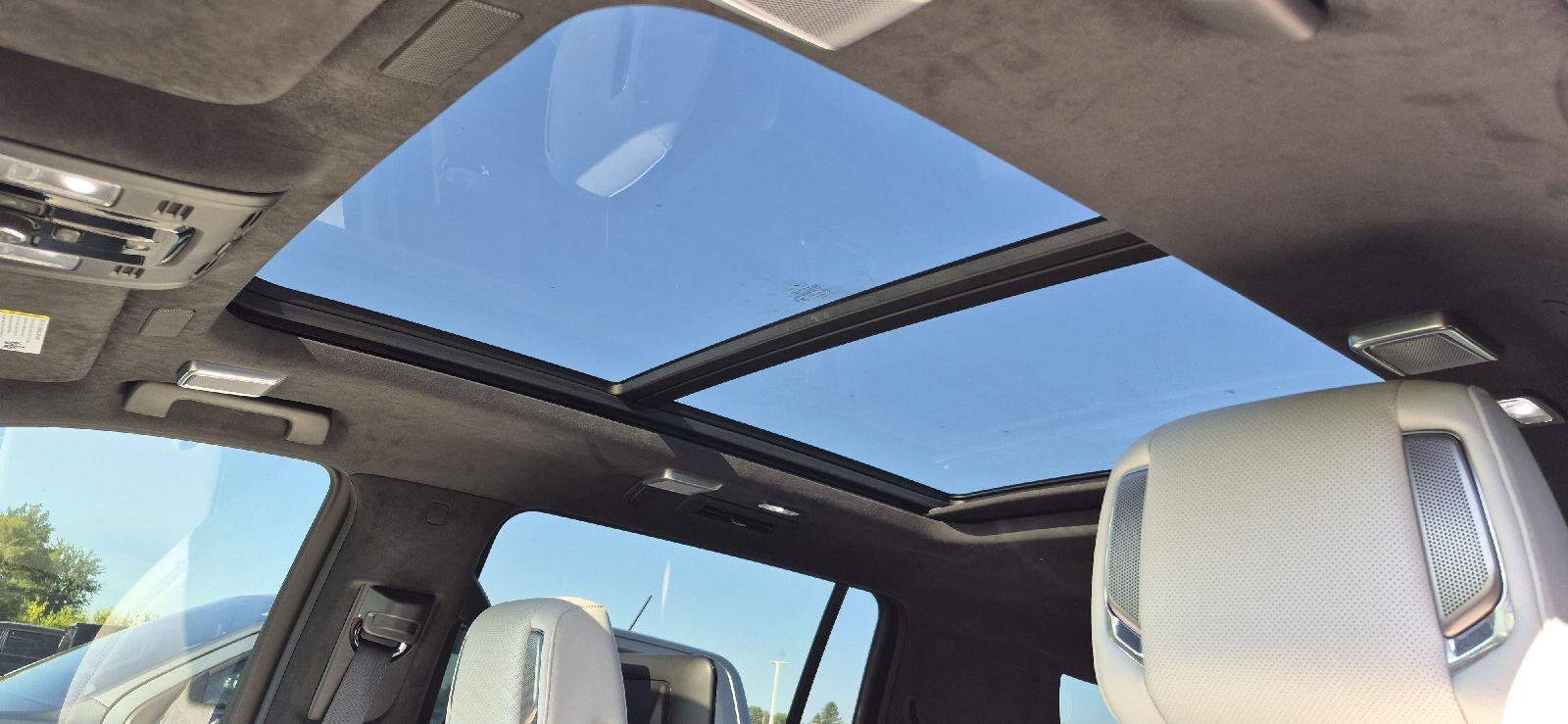 Used 2025 Cadillac Escalade ESV Sport Platinum w/ LPO, Floor Liner Package AWD/4WD image 11