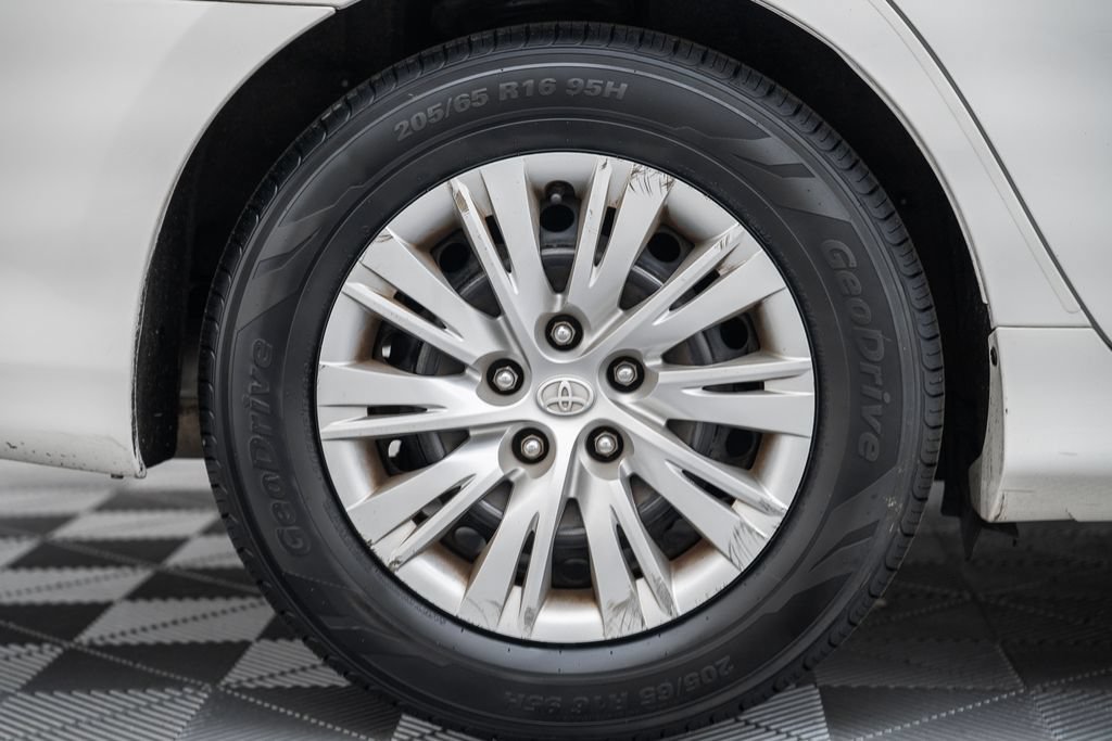 Used 2012 Toyota Camry LE FWD image 16