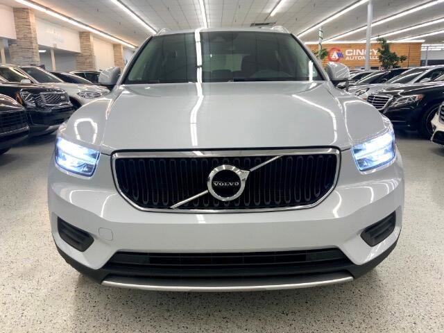Used 2022 Volvo XC40 T4 Momentum image 2