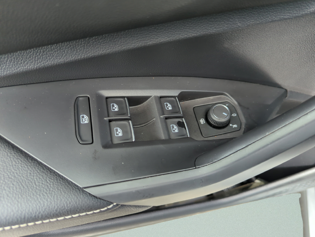 Used 2022 Volkswagen Jetta SE FWD image 31