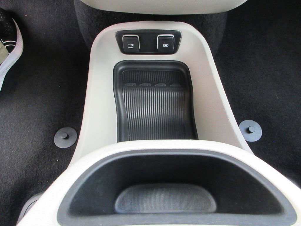 Used 2021 Chrysler Pacifica Touring-L image 31