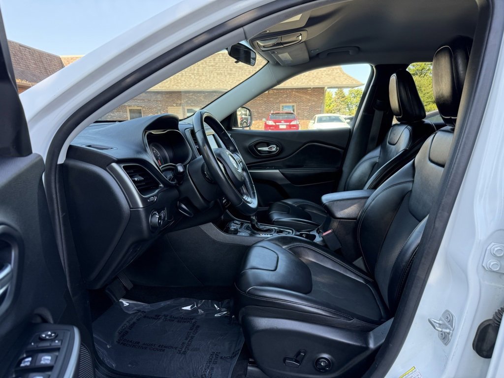 Used 2019 Jeep Cherokee Latitude Plus image 9