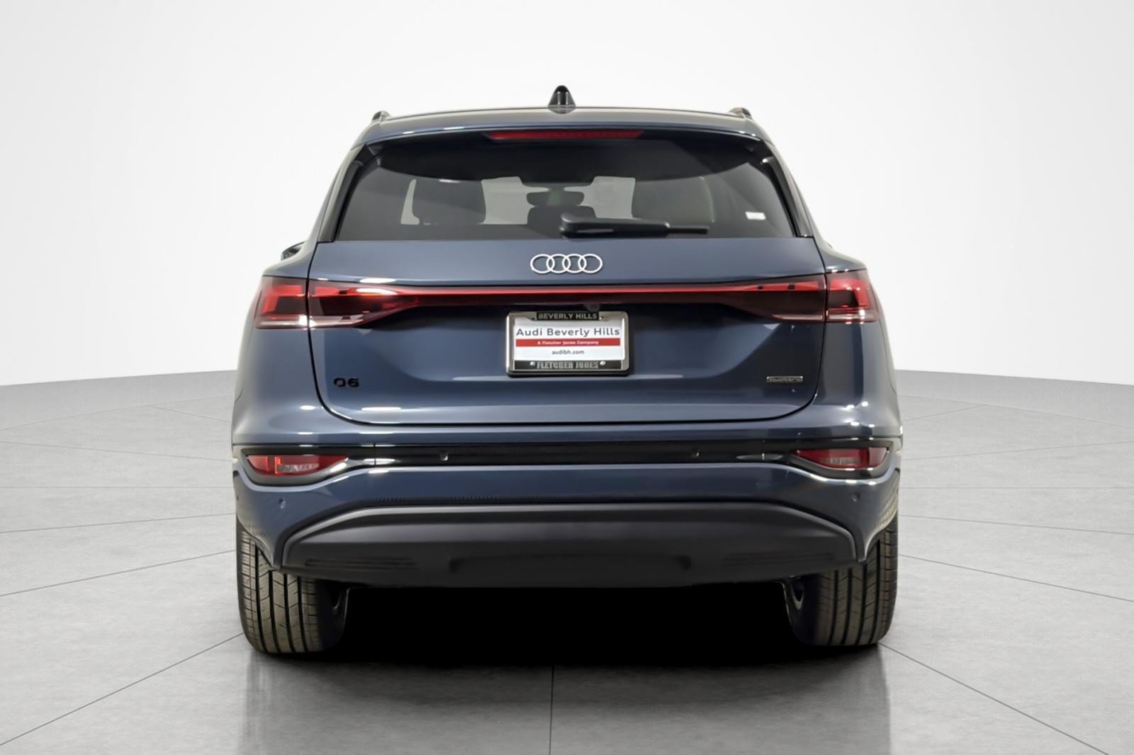 Used 2025 Audi Q6 e-tron Premium AWD/4WD image 4