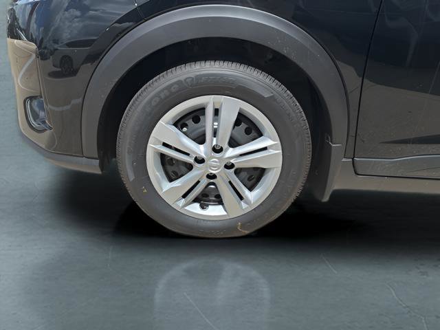 Used 2025 Nissan Kicks Play S image 3