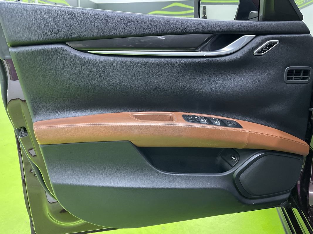 Used 2016 Maserati Ghibli image 16