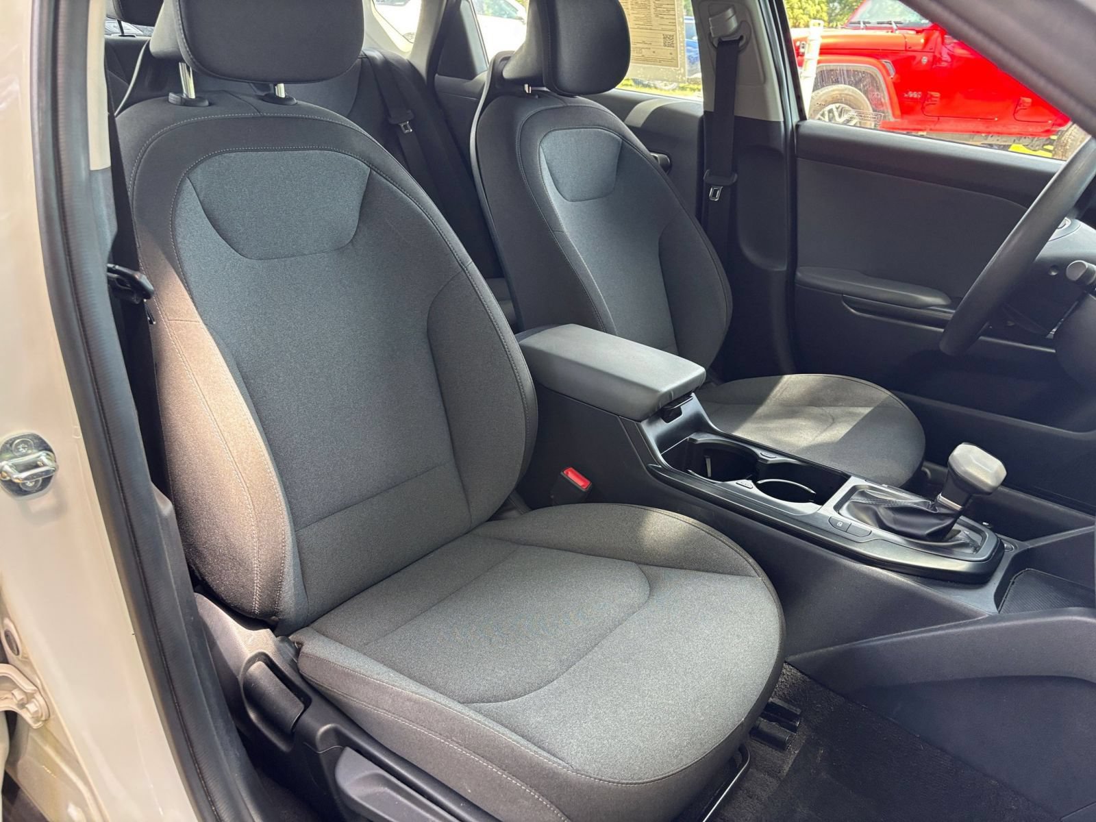 Used 2025 Kia K4 FWD image 35
