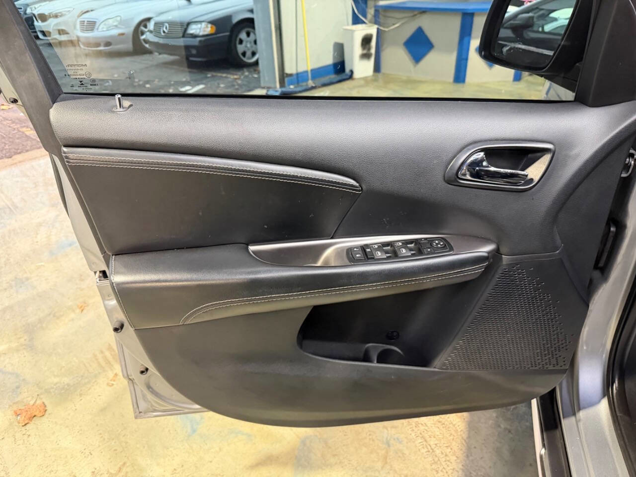 Used 2015 Dodge Journey Crossroad w/ Flexible Seating Group FWD image 19