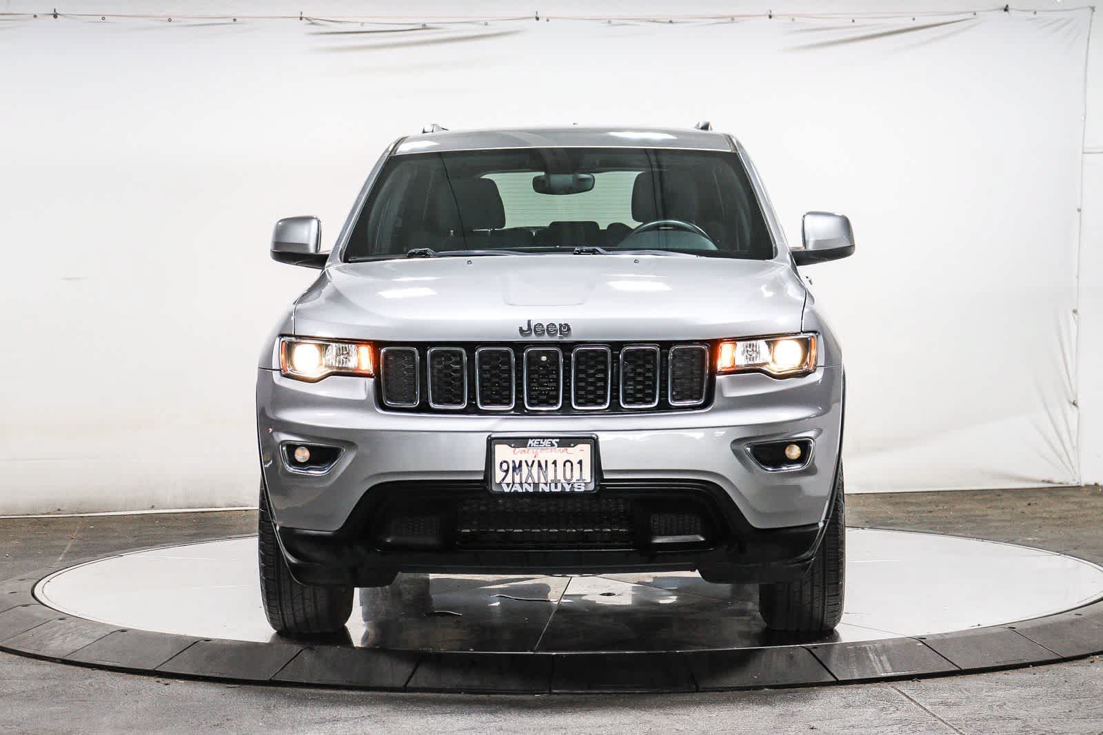 Used 2017 Jeep Grand Cherokee Laredo w/ Quick Order Package 23E AWD/4WD image 6