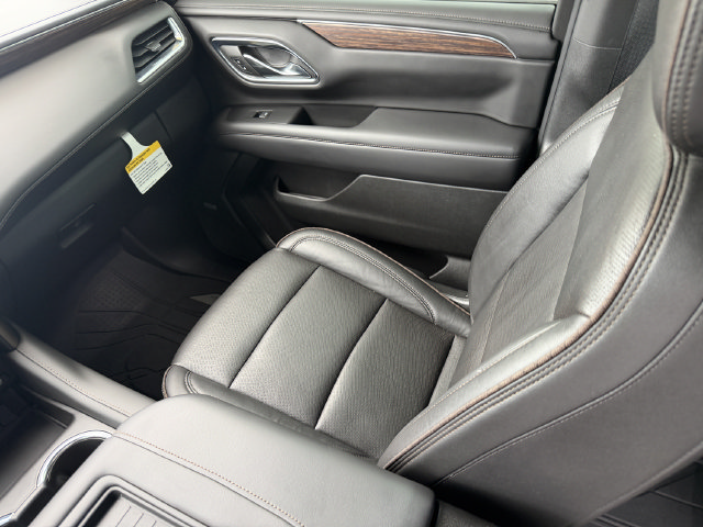 Used 2022 Chevrolet Suburban High Country RWD image 19